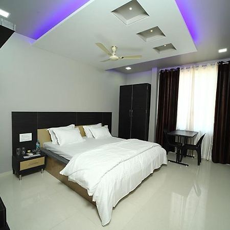 Hotel Sourabh Garden Shirol Exterior foto