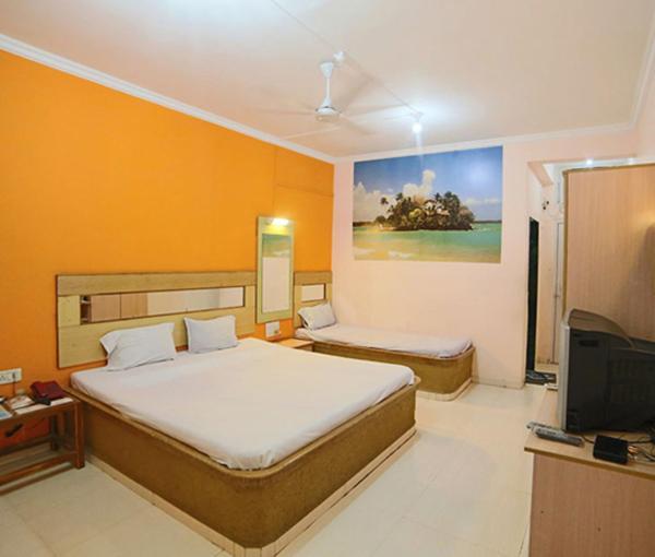 Hotel Sourabh Garden Shirol Exterior foto