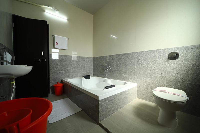 Hotel Sourabh Garden Shirol Exterior foto